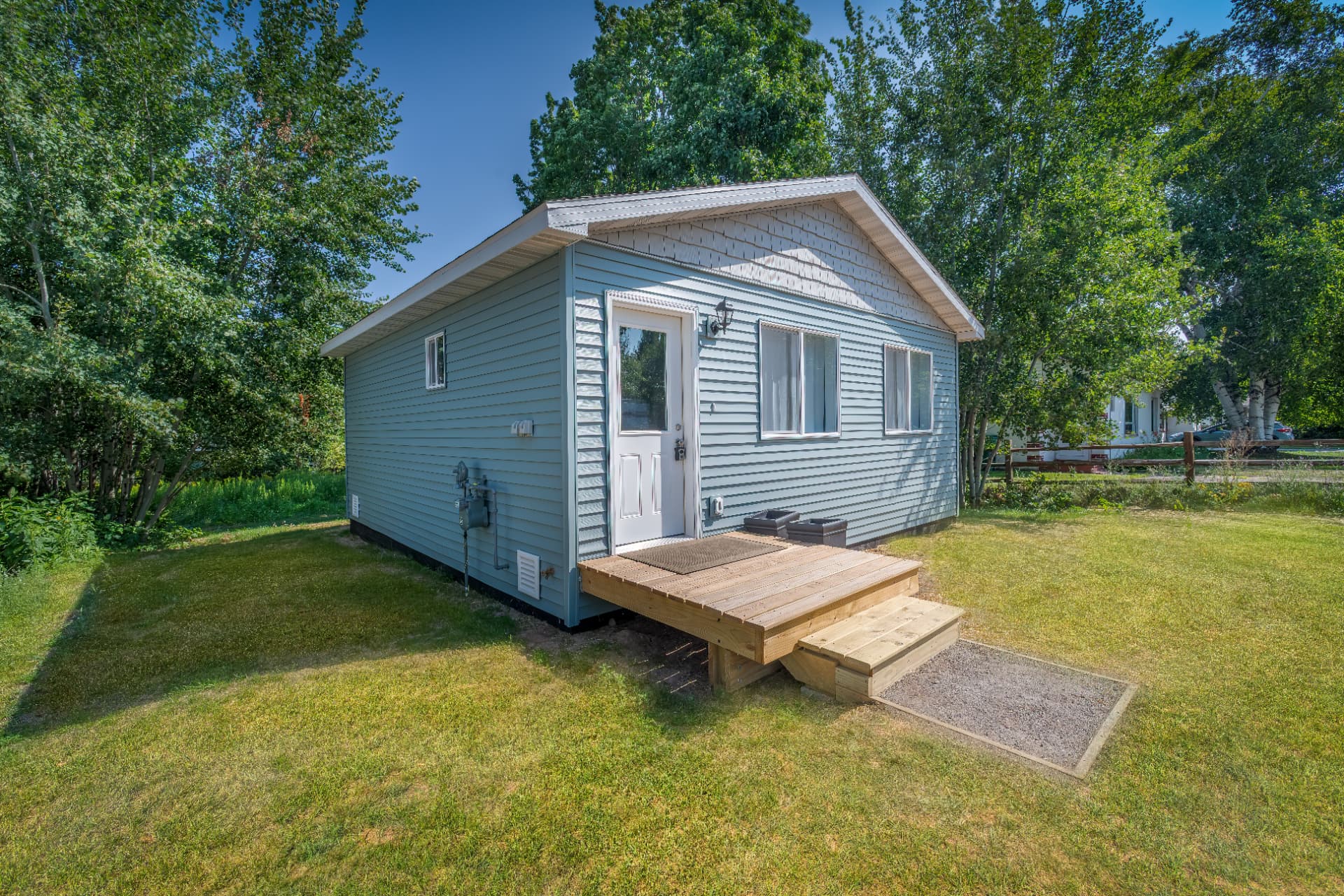 Entry deck and steps on a newly constructed small home in Marquette, MI